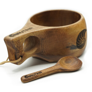 Nautika Baits Kuksa Holztasse mit L&ouml;ffel