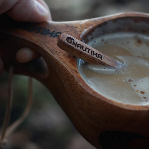 Nautika Baits Kuksa Holztasse mit L&ouml;ffel